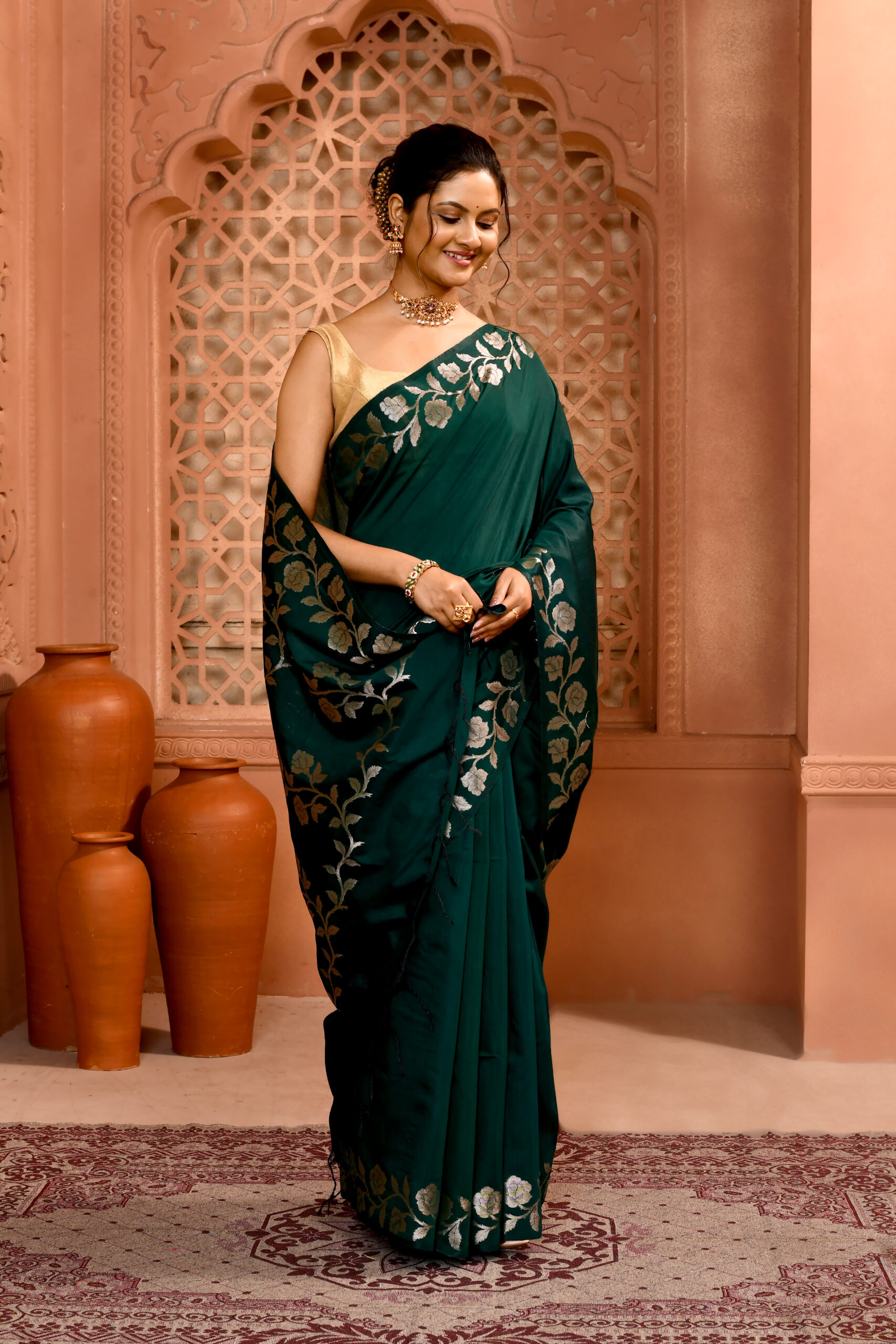 Bottle Green Handloom Open Par Border Saree - Image 3