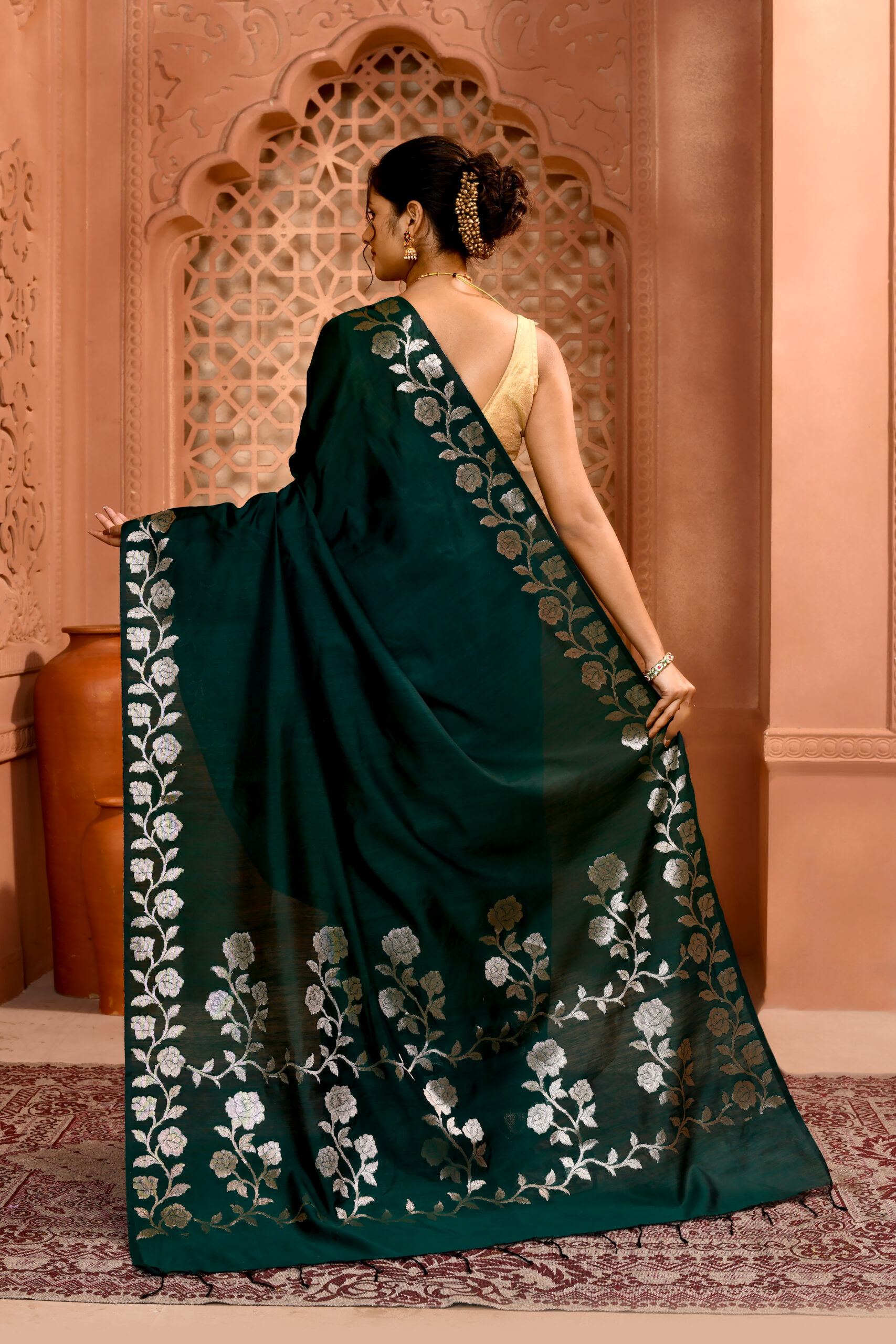 Bottle Green Handloom Open Par Border Saree - Image 4
