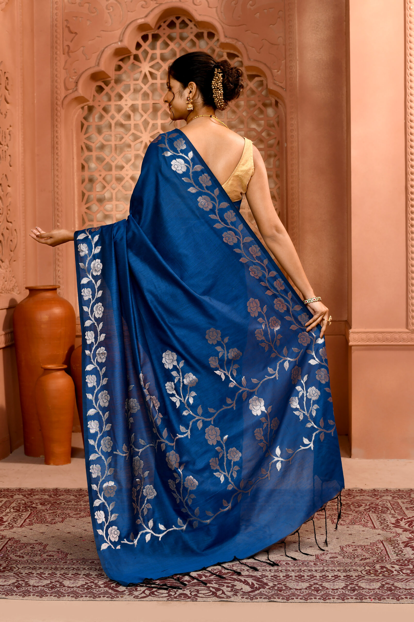 Blue Handloom Open Par Border Saree - Image 4