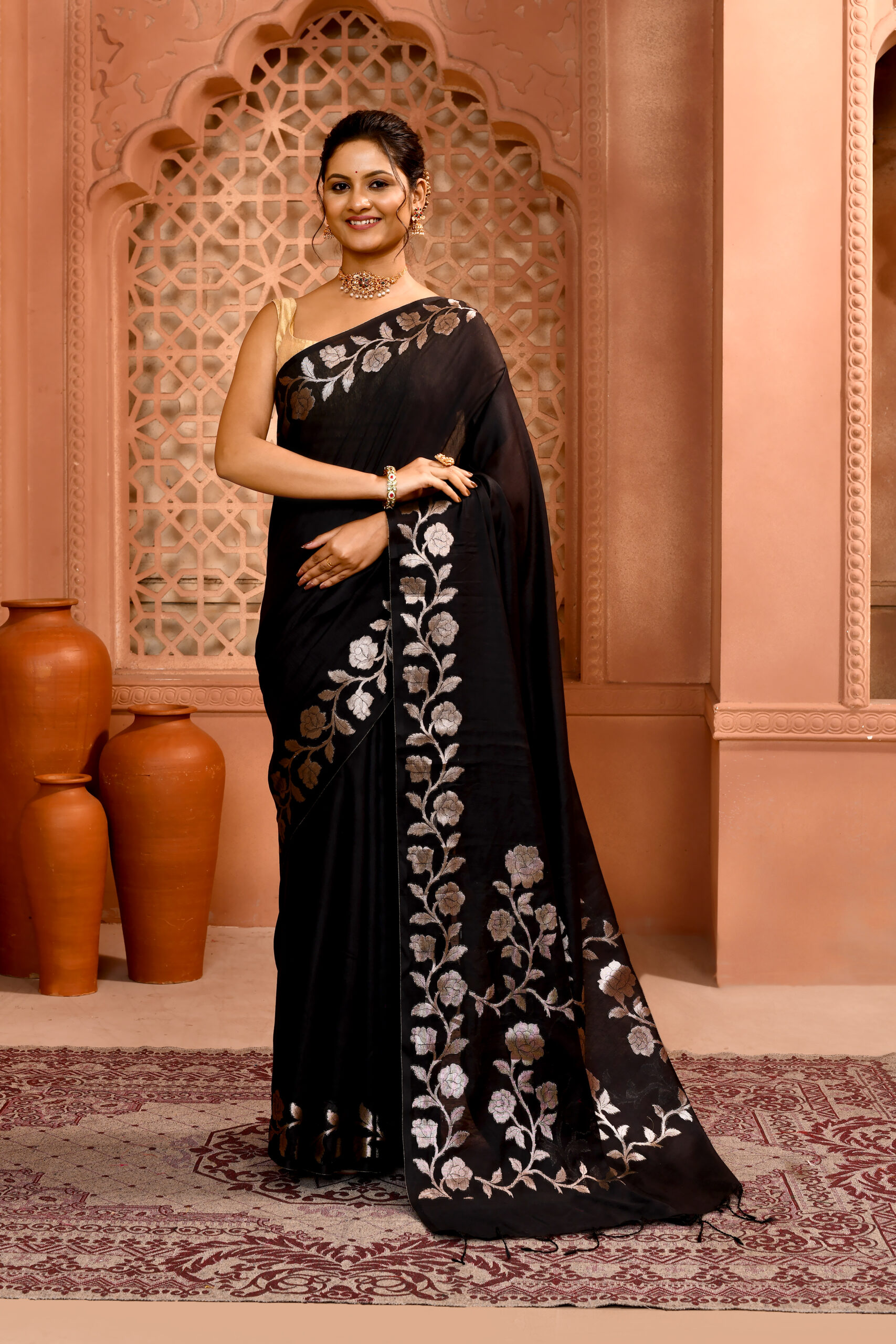 Black Handloom Open Par Border Saree - Image 3