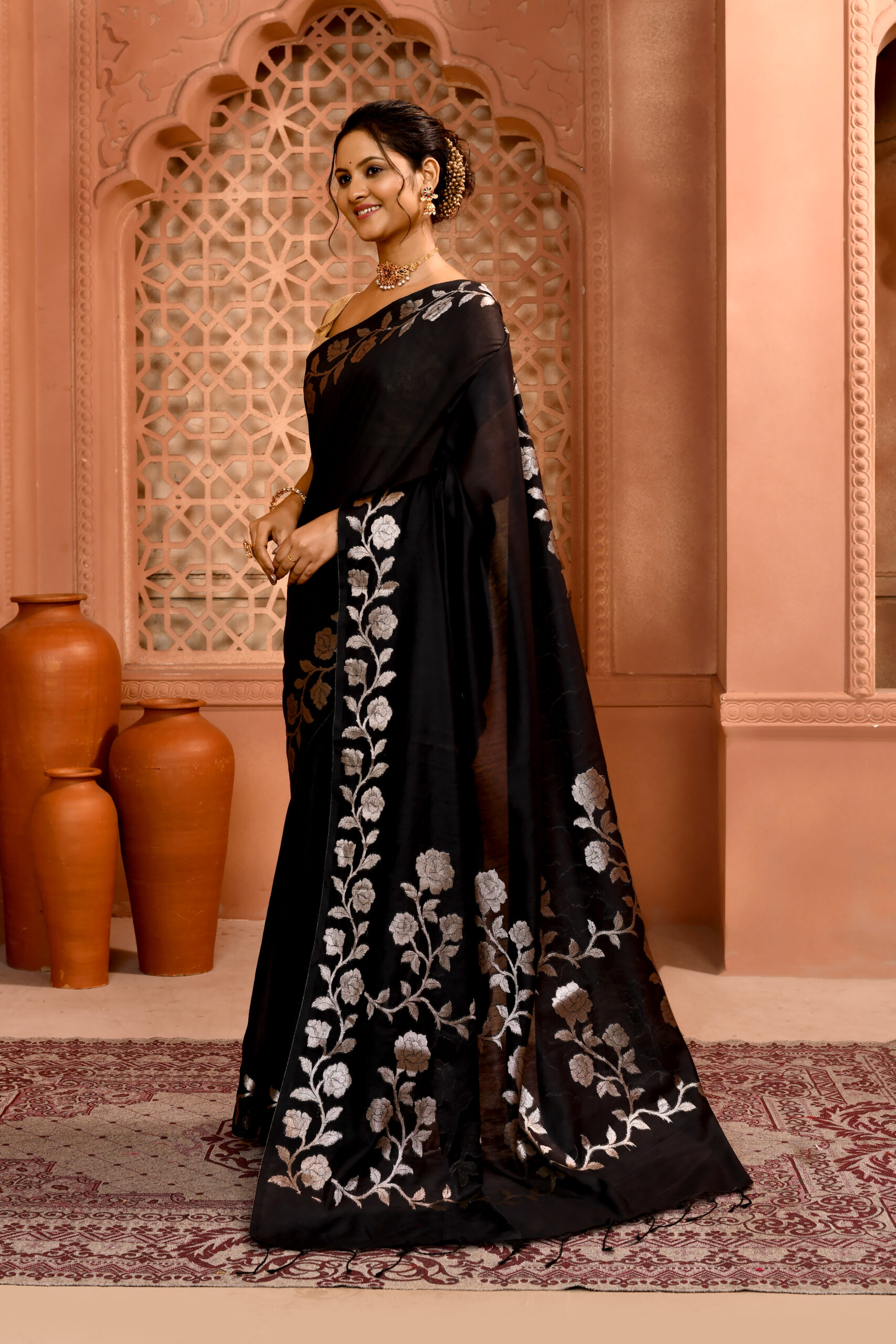 Black Handloom Open Par Border Saree - Image 2
