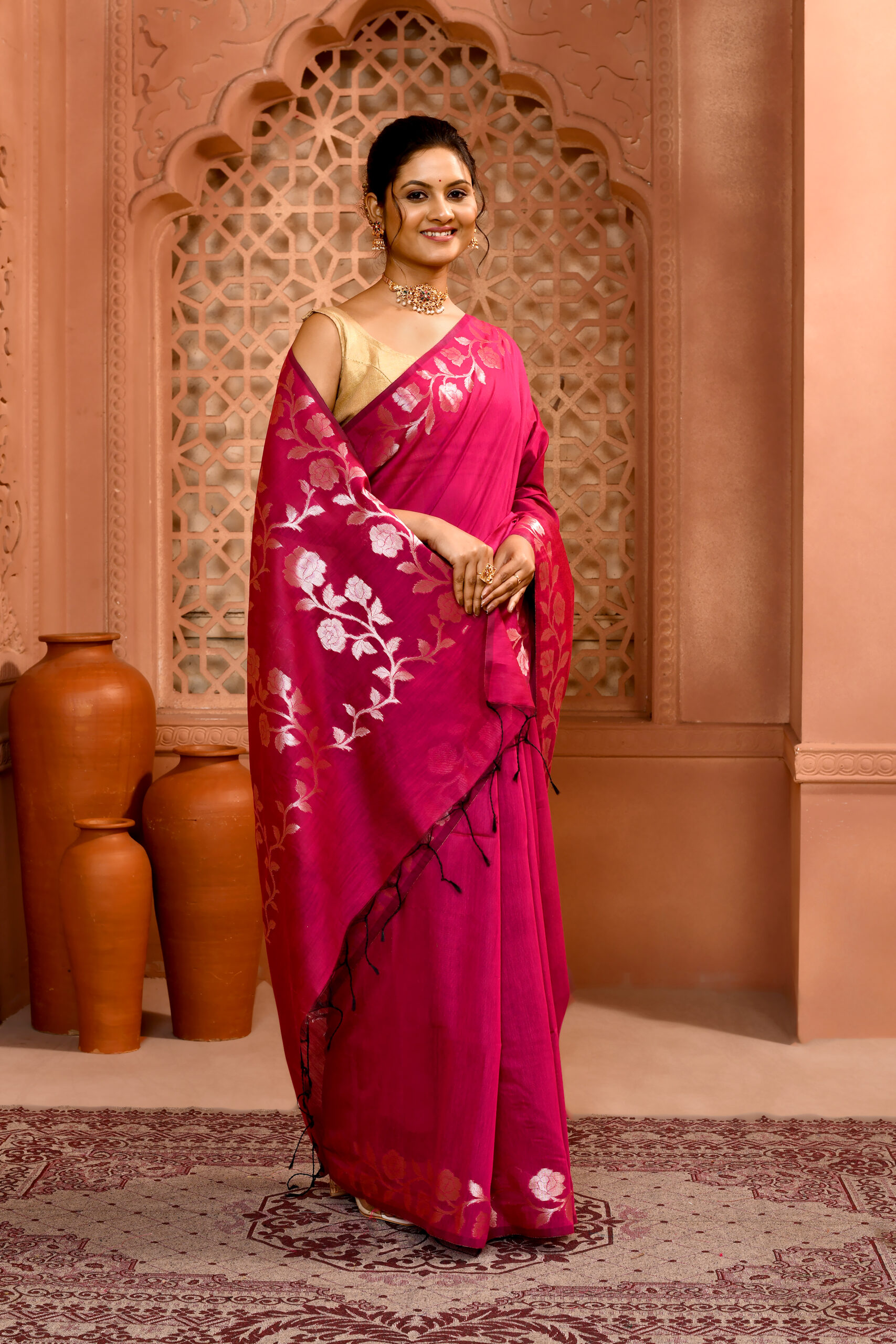 Rani Pink Handloom Open Par Bordar Saree - Image 3