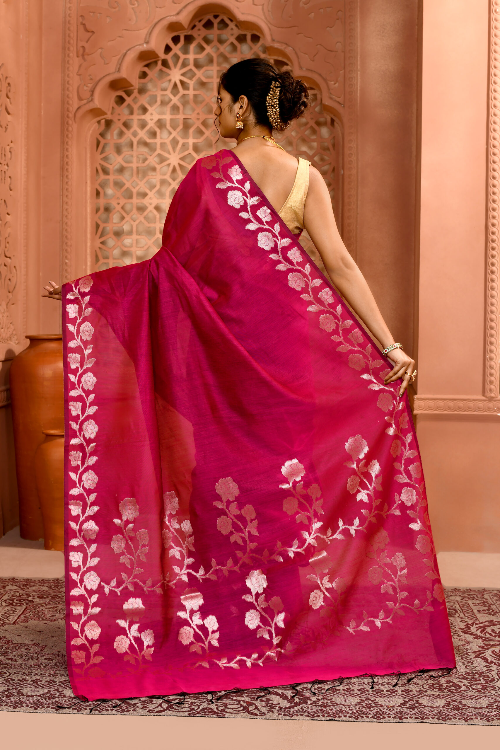 Rani Pink Handloom Open Par Bordar Saree - Image 5